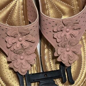 NEW Pink Floral Wedge with Gold Insole Sandal Size 9 ~ Perfect